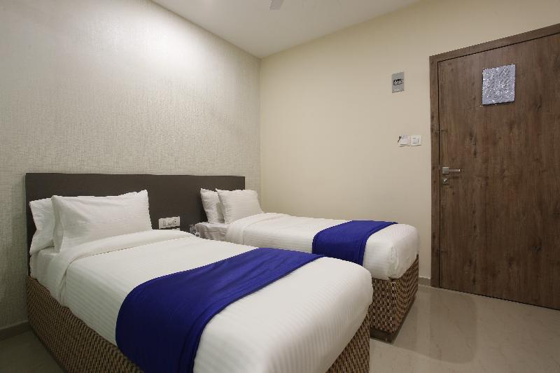 Ocean Suites Hotel Mumbai Exterior photo
