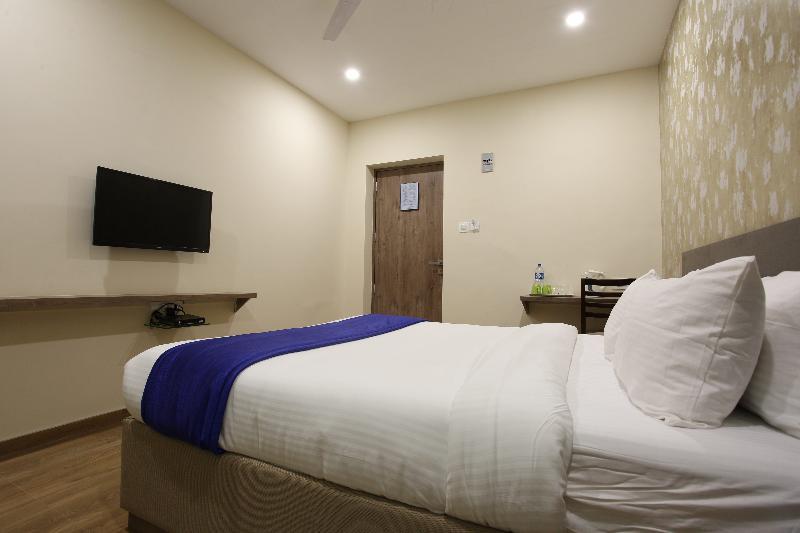 Ocean Suites Hotel Mumbai Exterior photo