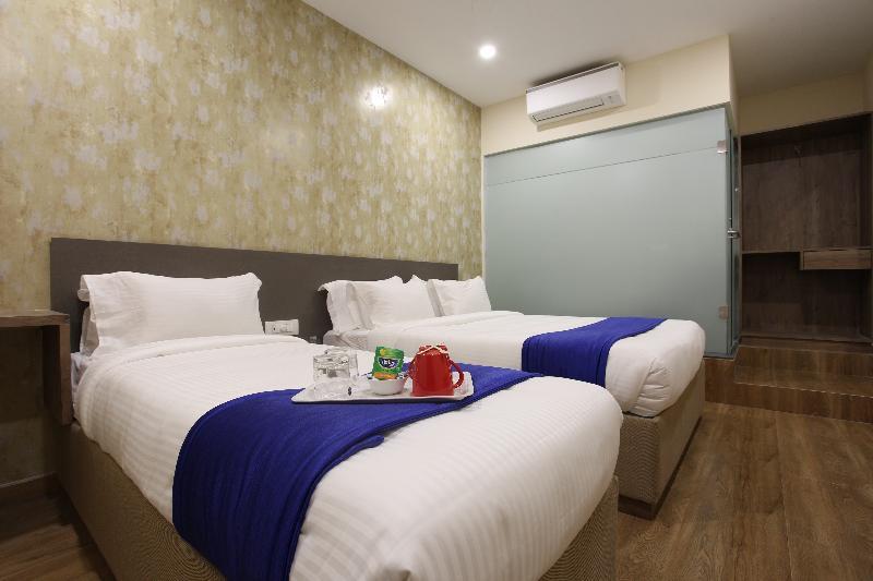 Ocean Suites Hotel Mumbai Exterior photo